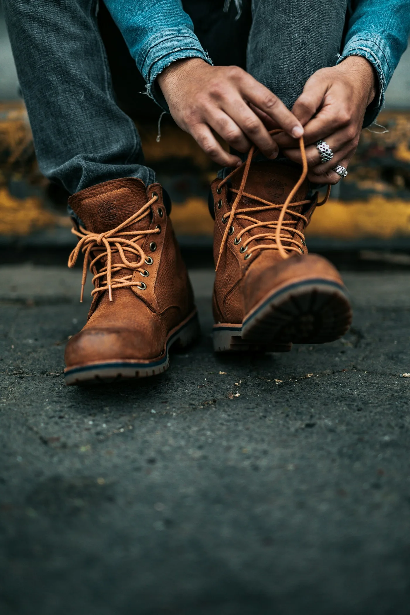 Detail sepatu bertali untuk inspirasi pilihan footwear